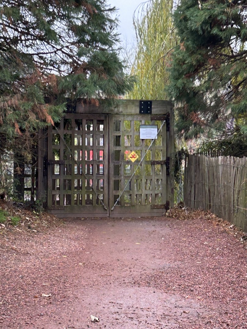 The gate at the kangaroo walkthrough