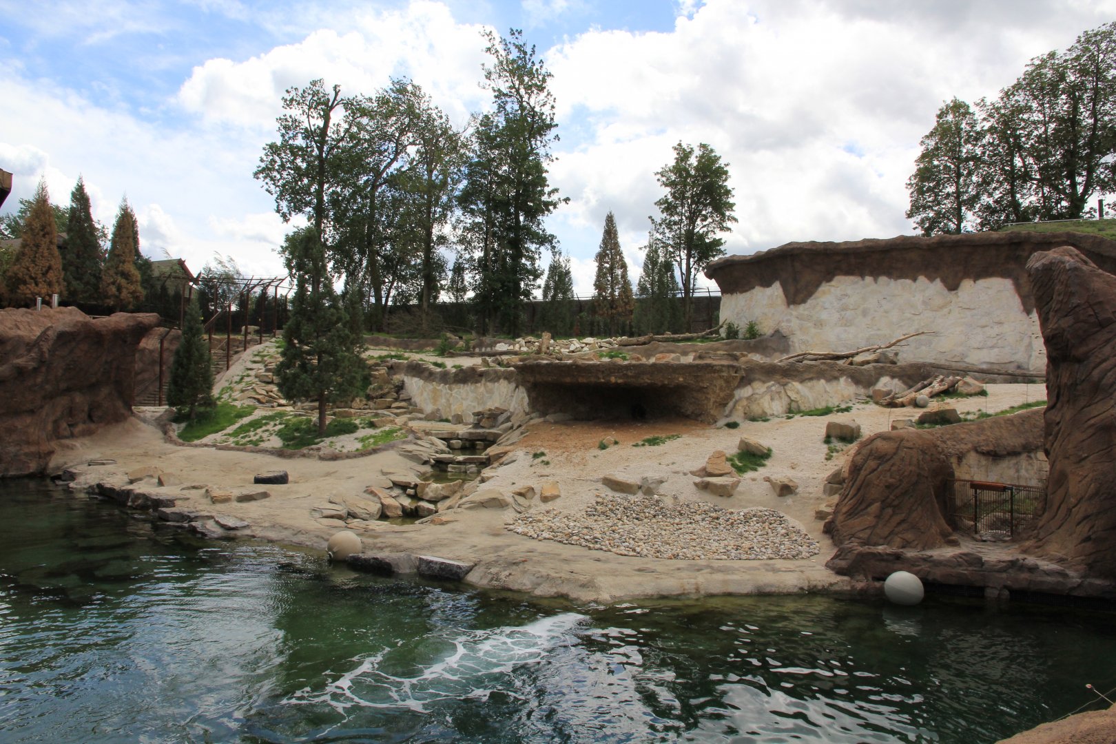 The Land of Cold - polar bear enclosure