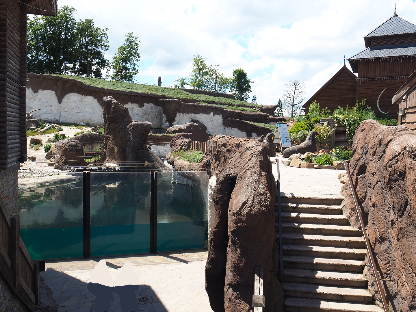 The Land of the Cold - Polar bear underwater viewing area, walkways and above water walrus viewing area, 2022-06-28