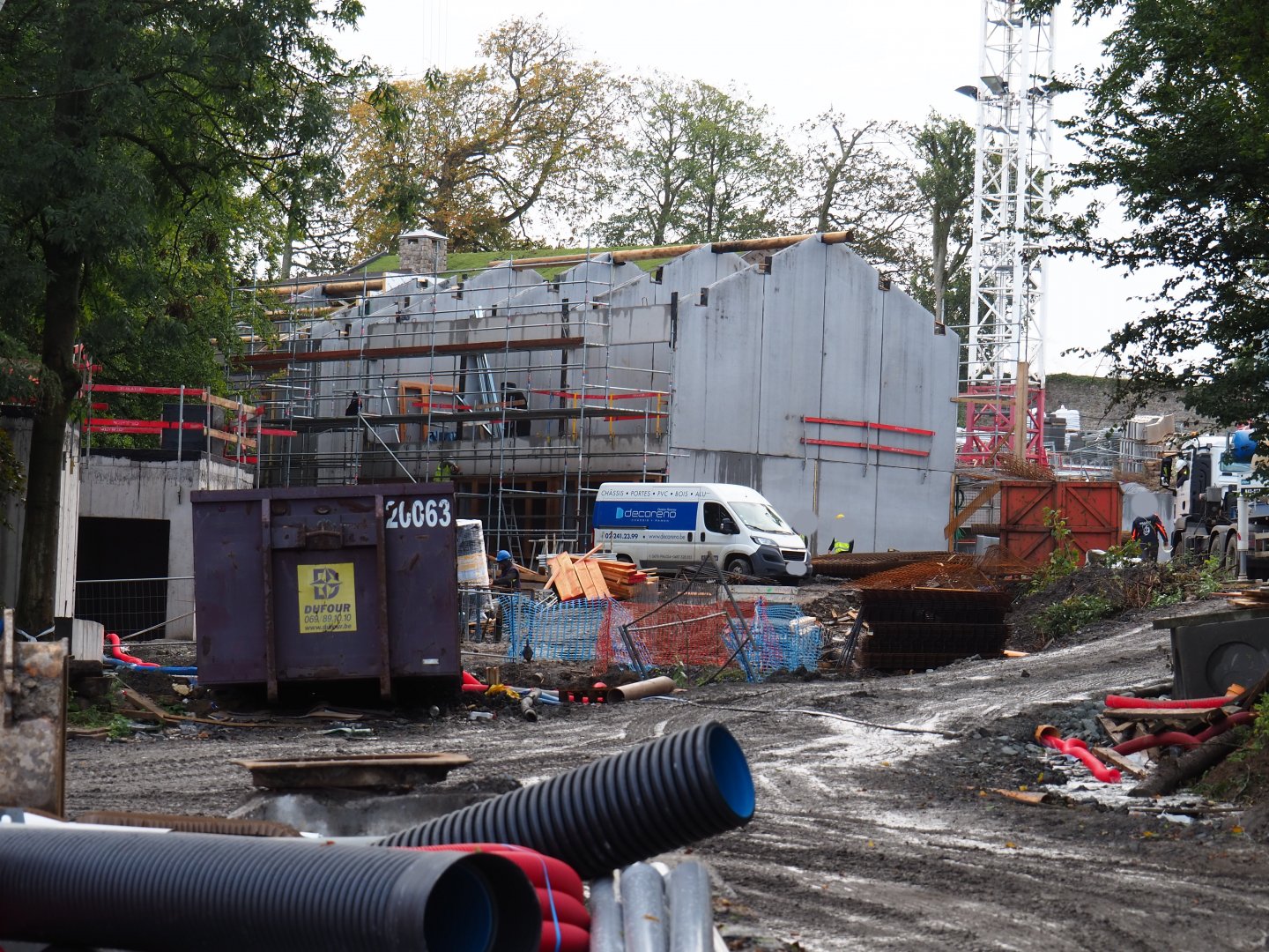 The Land of the Cold - Polar bears and penguins construction site, 2019-10-04