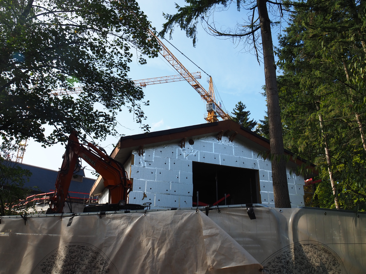 The Land of the Cold - Polar bears and penguins construction site, 2019-10-04