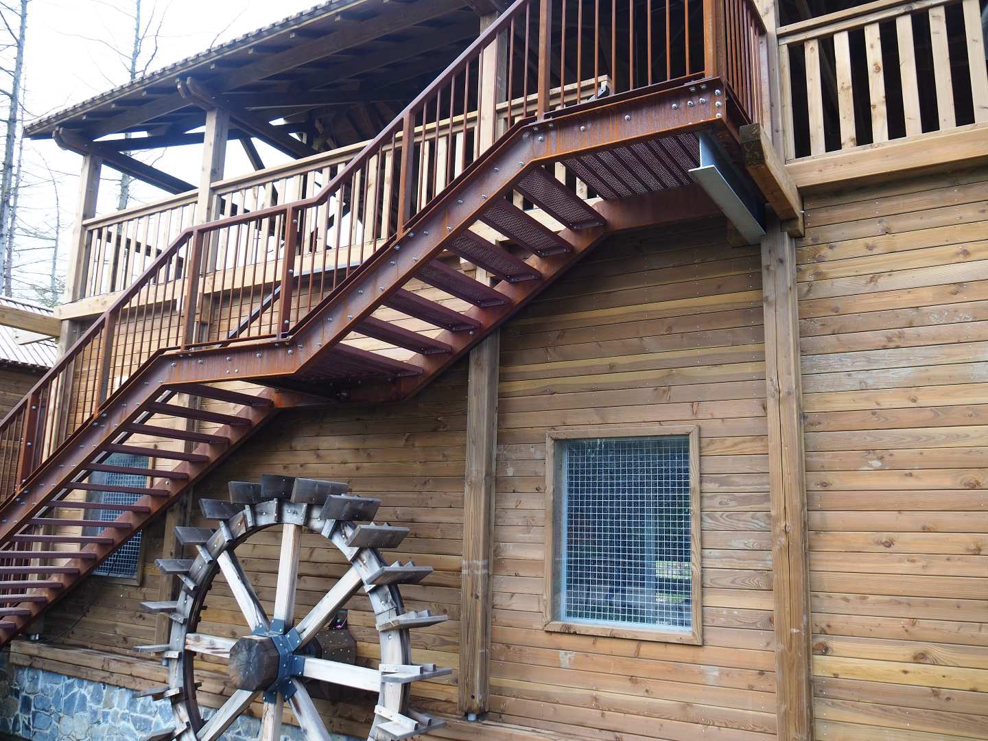 The Last Frontier - Brown and black bear house and bear viewing area, 2019-10-04