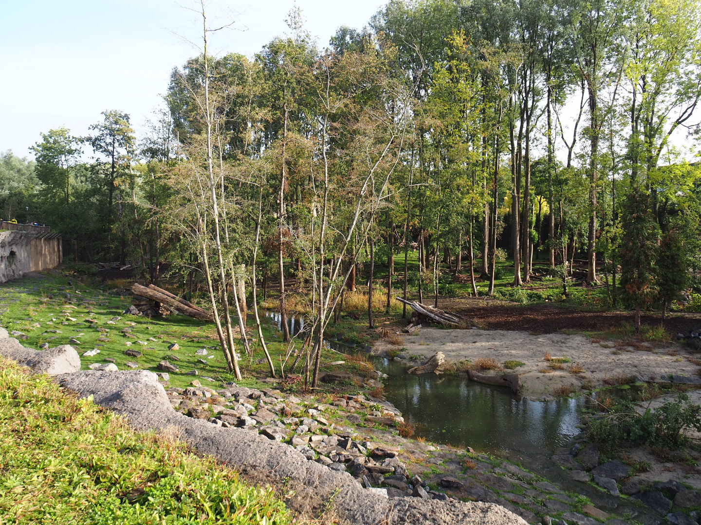 The Last Frontier - Eurasian brown bear and Eurasian grey wolf exhibit, 2019-10-04