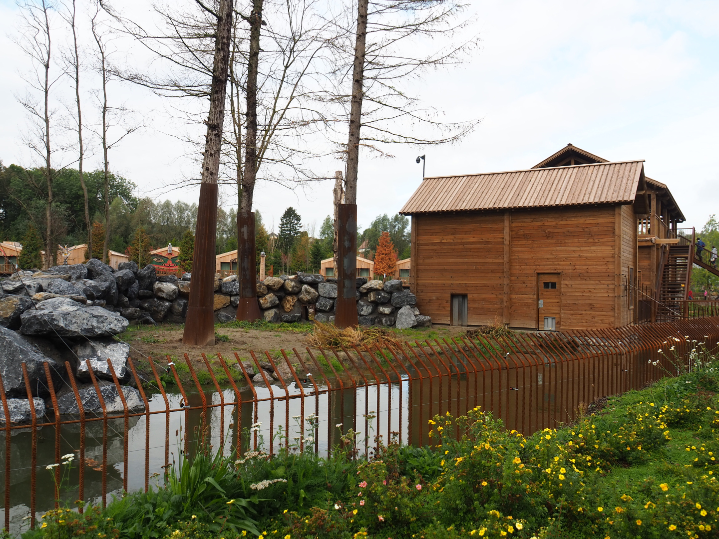 The Last Frontier - Small exhibit and house connected to the brown and black bear exhibit, 2019-10-04