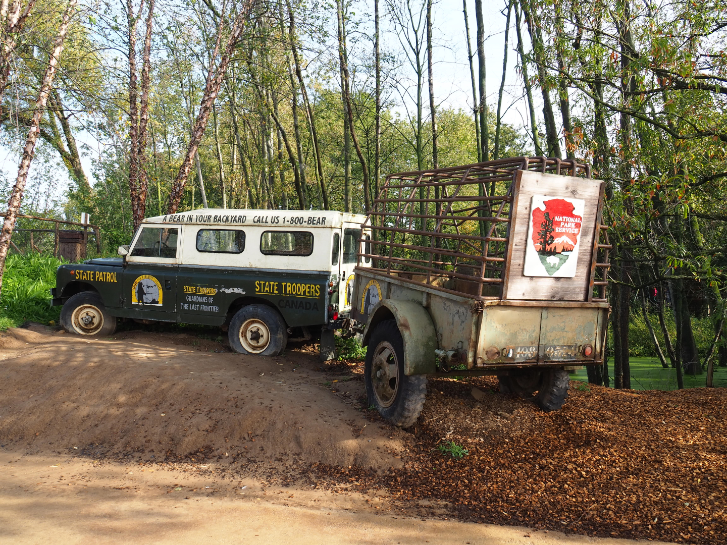 The Last Frontier theming - Bear patrol vehicle with bear trailer, 2019-10-04