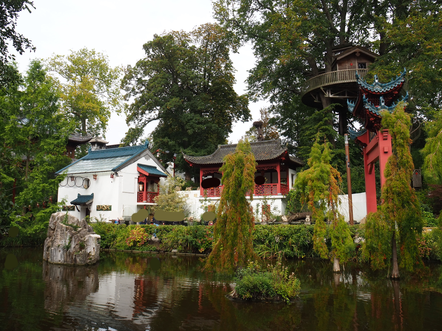 The Middle Kingdom - Chinese buildings and Chinese gate, 2019-10-05