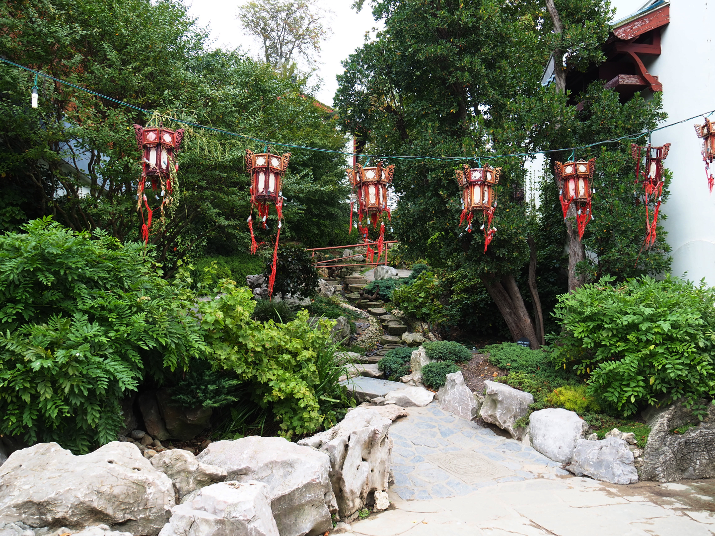 The Middle Kingdom - View in the Chinese gardens, 2019-10-05