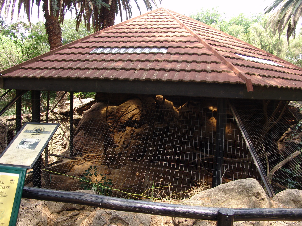 The old Polar Bear exhibit 1