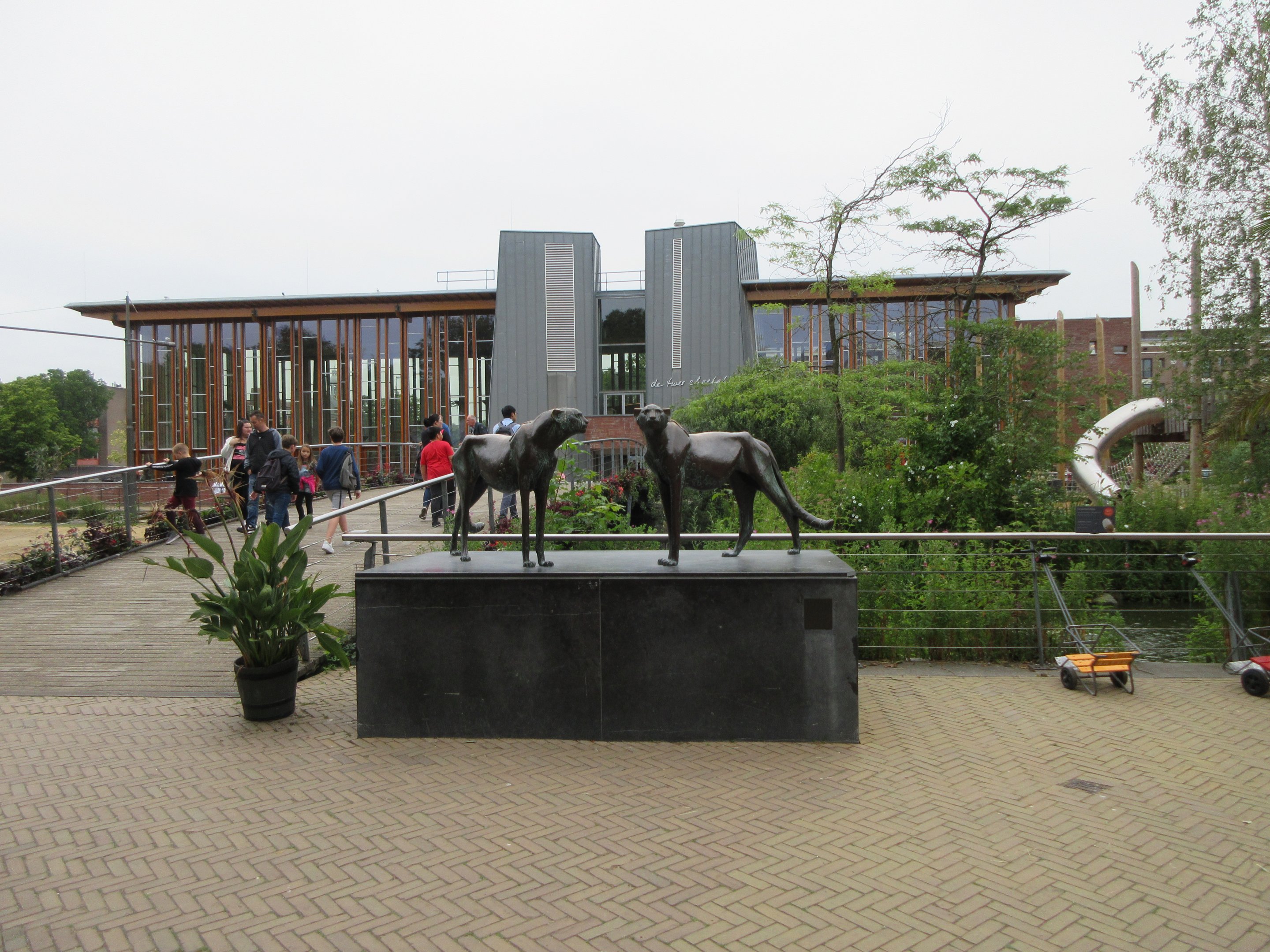 'The Two Cheetahs' (an outstanding restaurant)