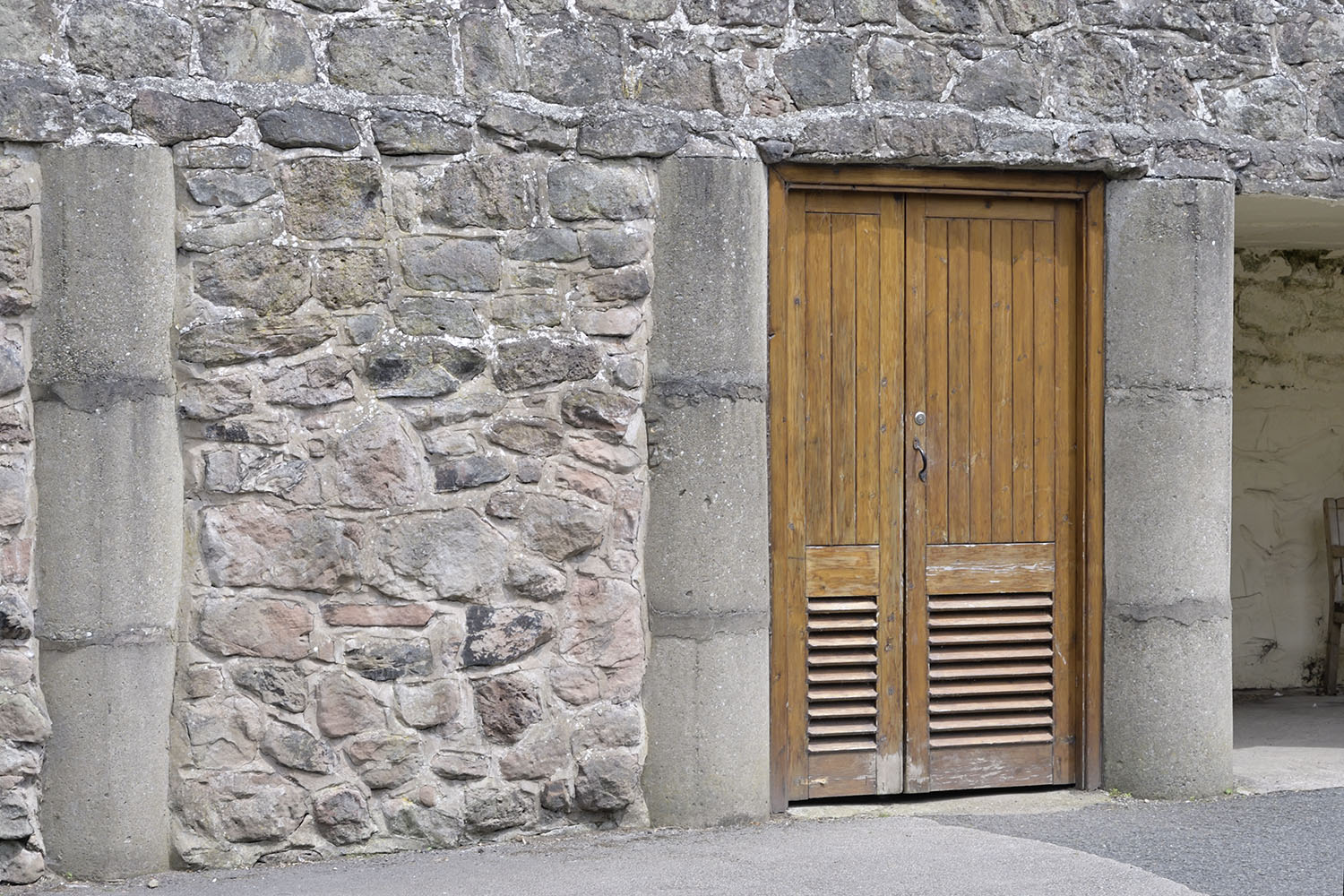 The wall of the Europe on the Edge aviary 2009
