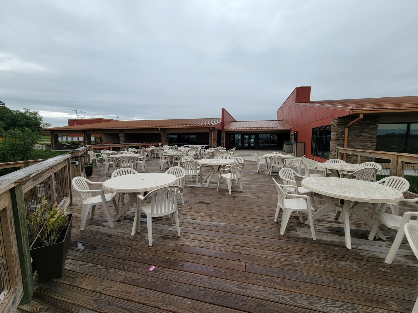 The Wilds - Back of Overlook building, gift shop on the left