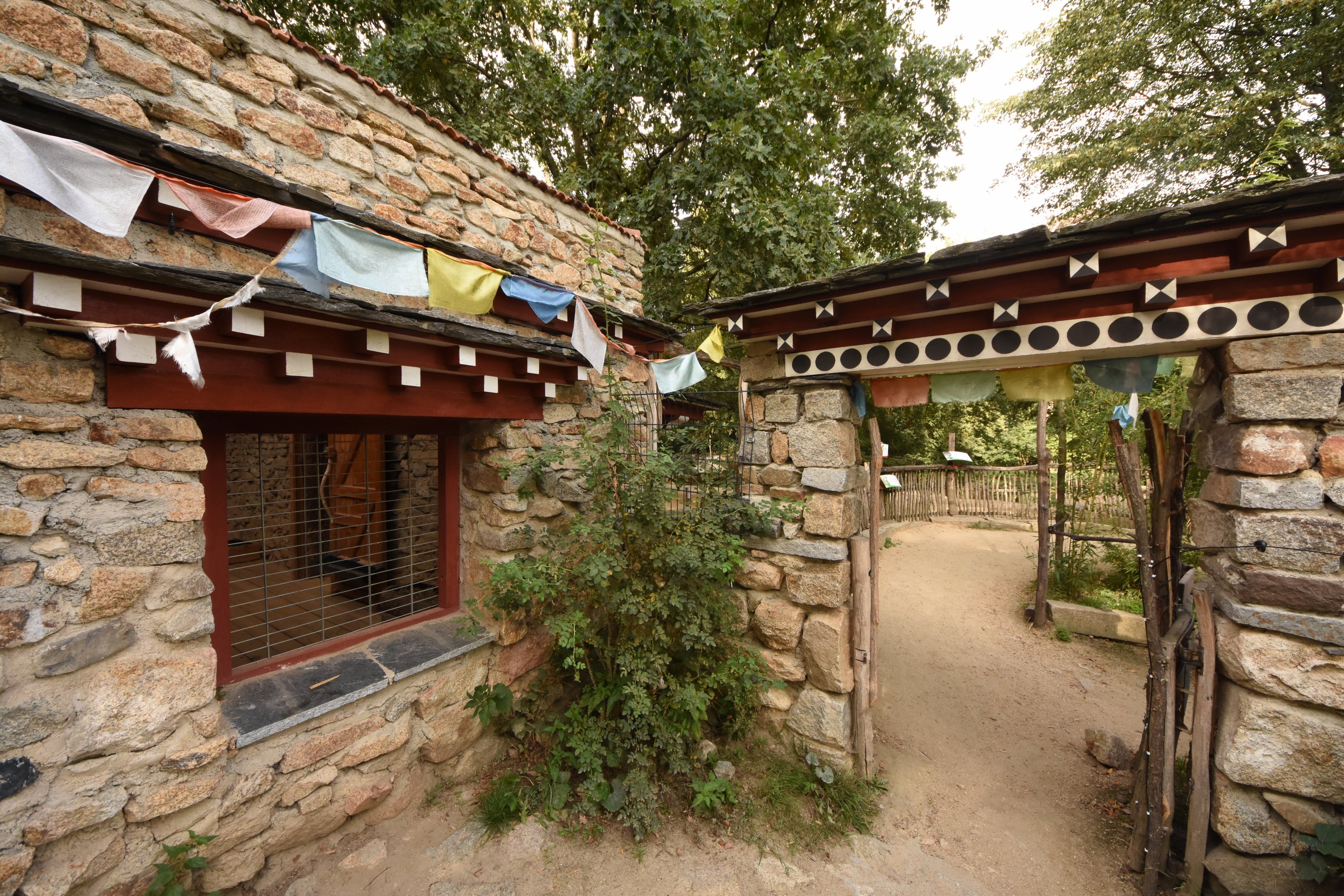 Theming around Gazelle enclosure