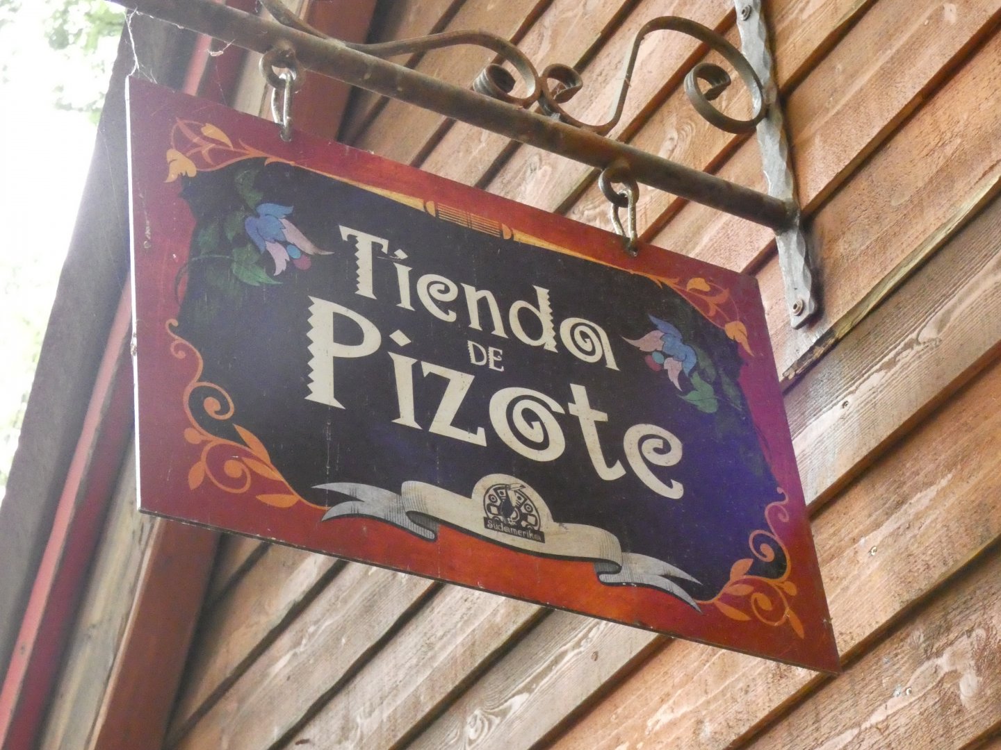 Theming in new South America exhibit (1)