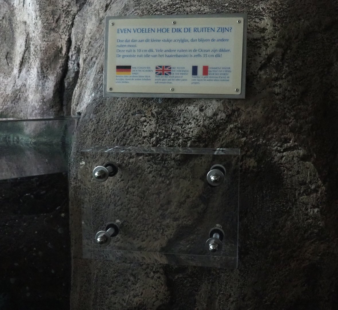 Thickness of acrylic panes signage (Sep 16th, 2018)