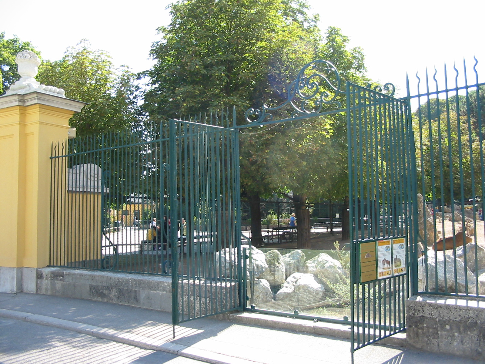 Tiergarten Schönbrunn - Common Eland enclosure