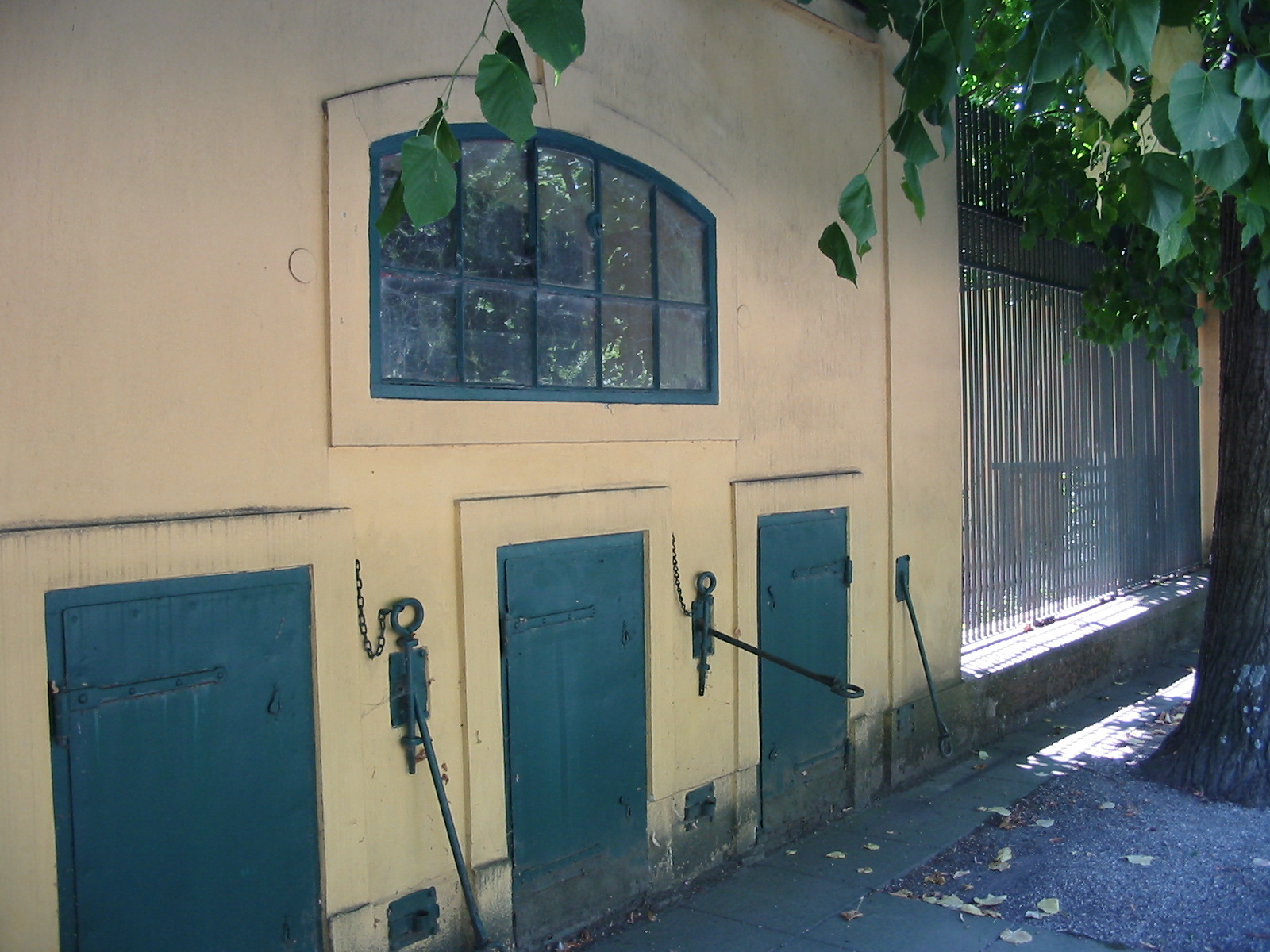 Tiergarten Schönbrunn - Doors into the old big cat dens