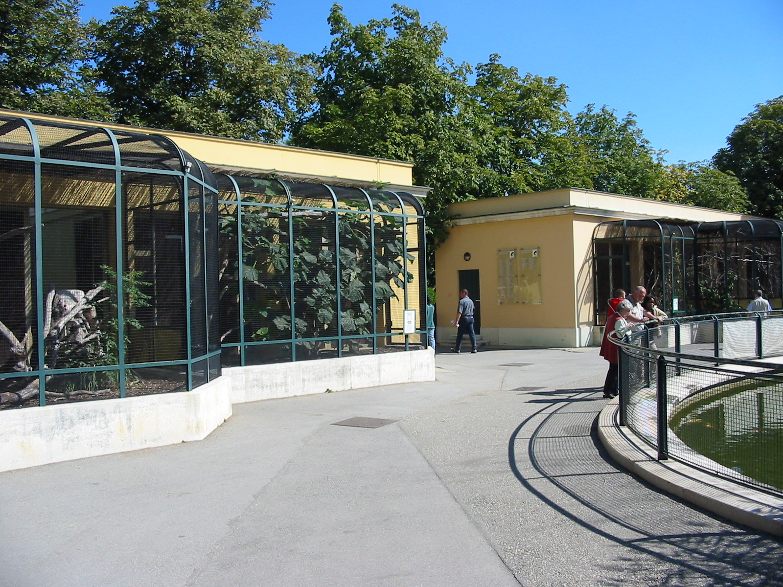 Tiergarten Schönbrunn - General tiergarten scene