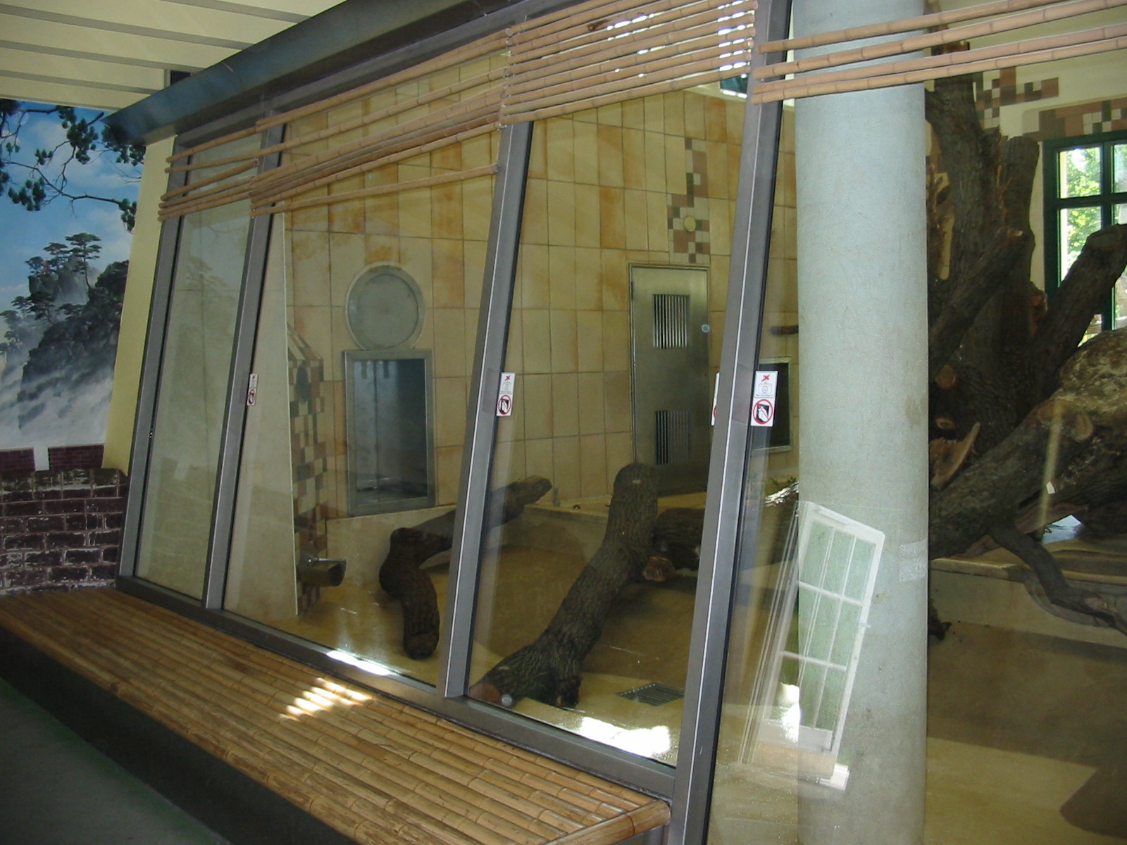 Tiergarten Schönbrunn - Indoor Panda exhibit