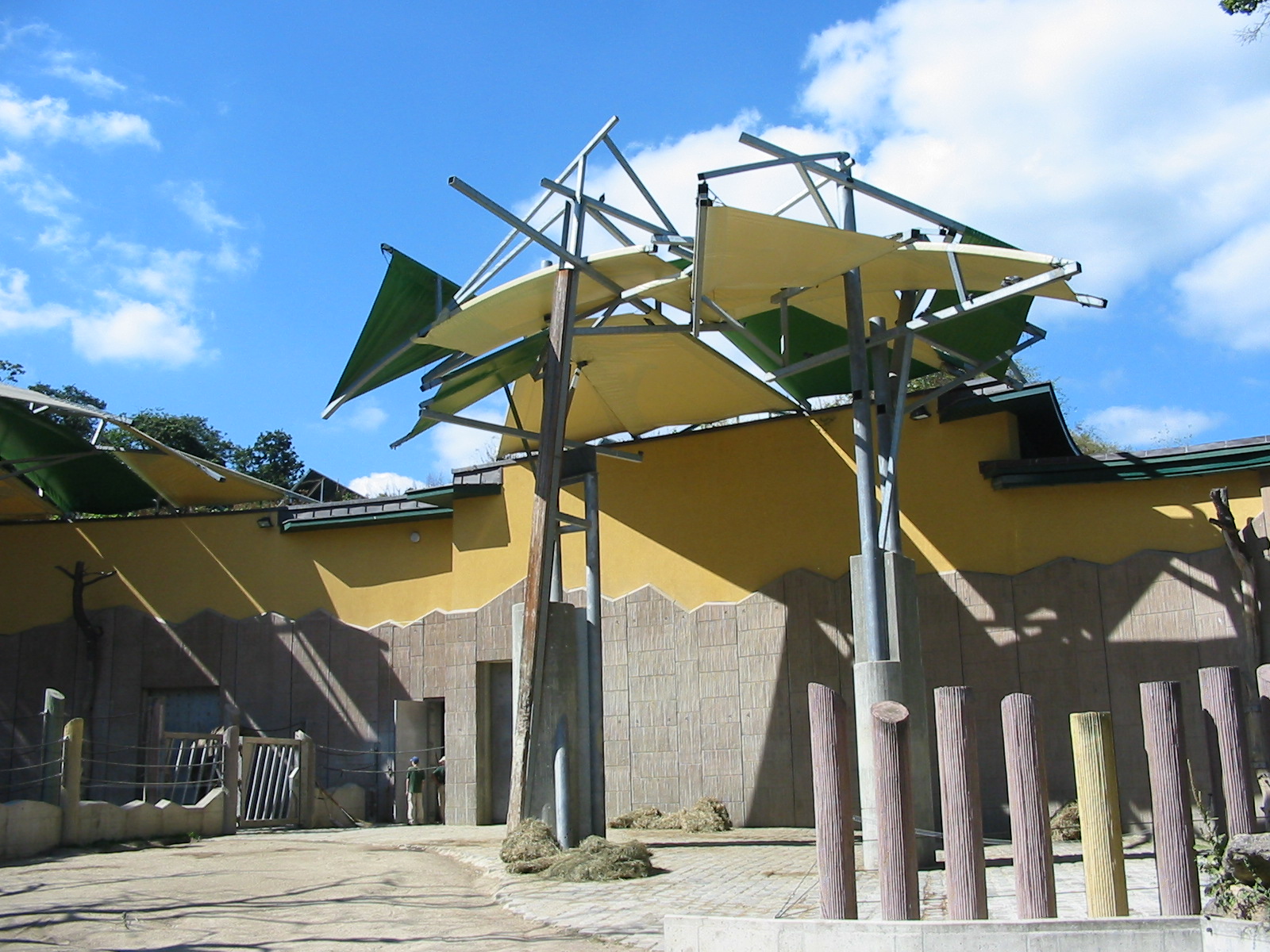 Tiergarten Schönbrunn - The Elephant House on the outside