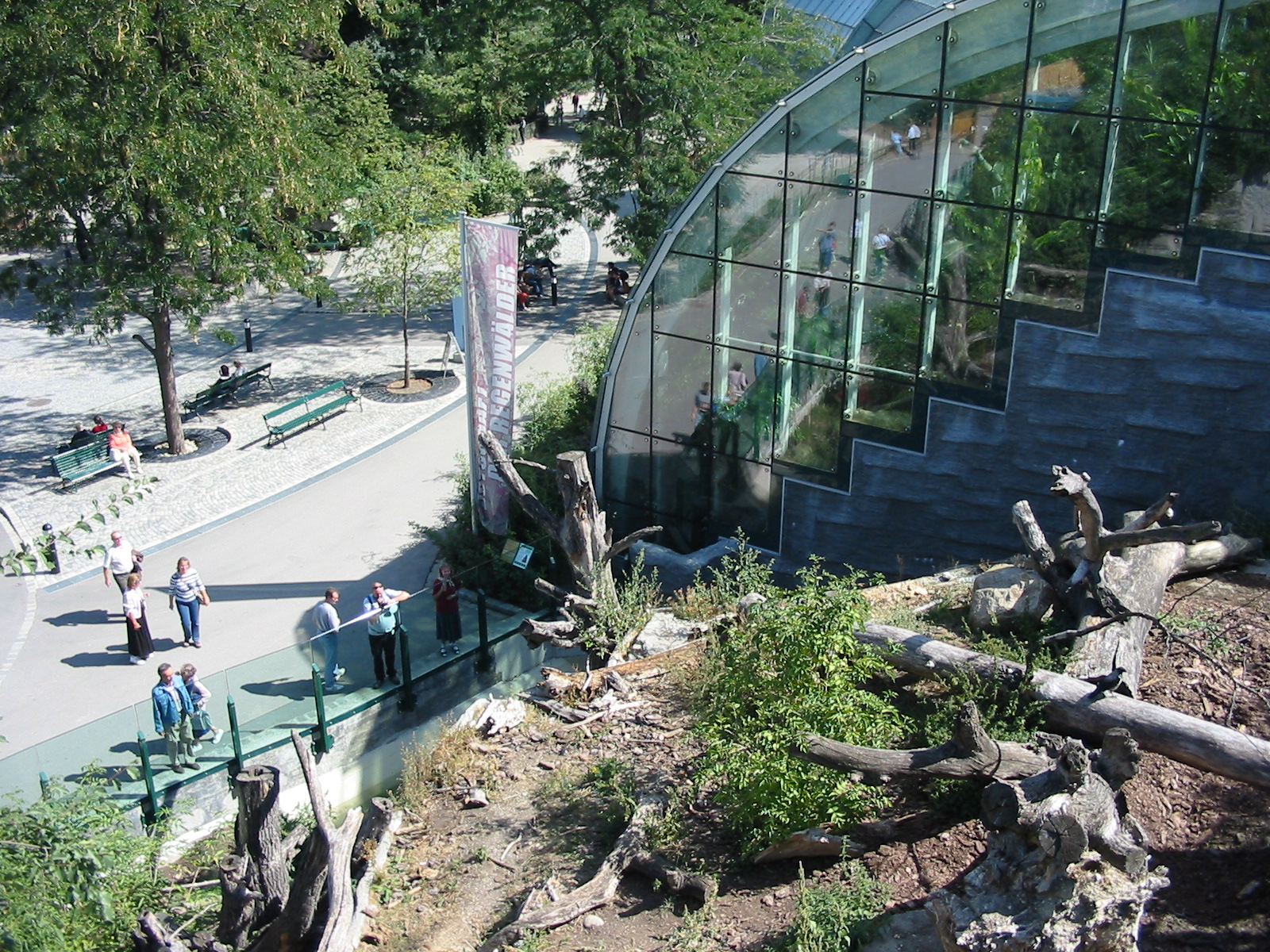 Tiergarten Schönbrunn - Top-view of the hilly Syrian Brown Bear exhibit
