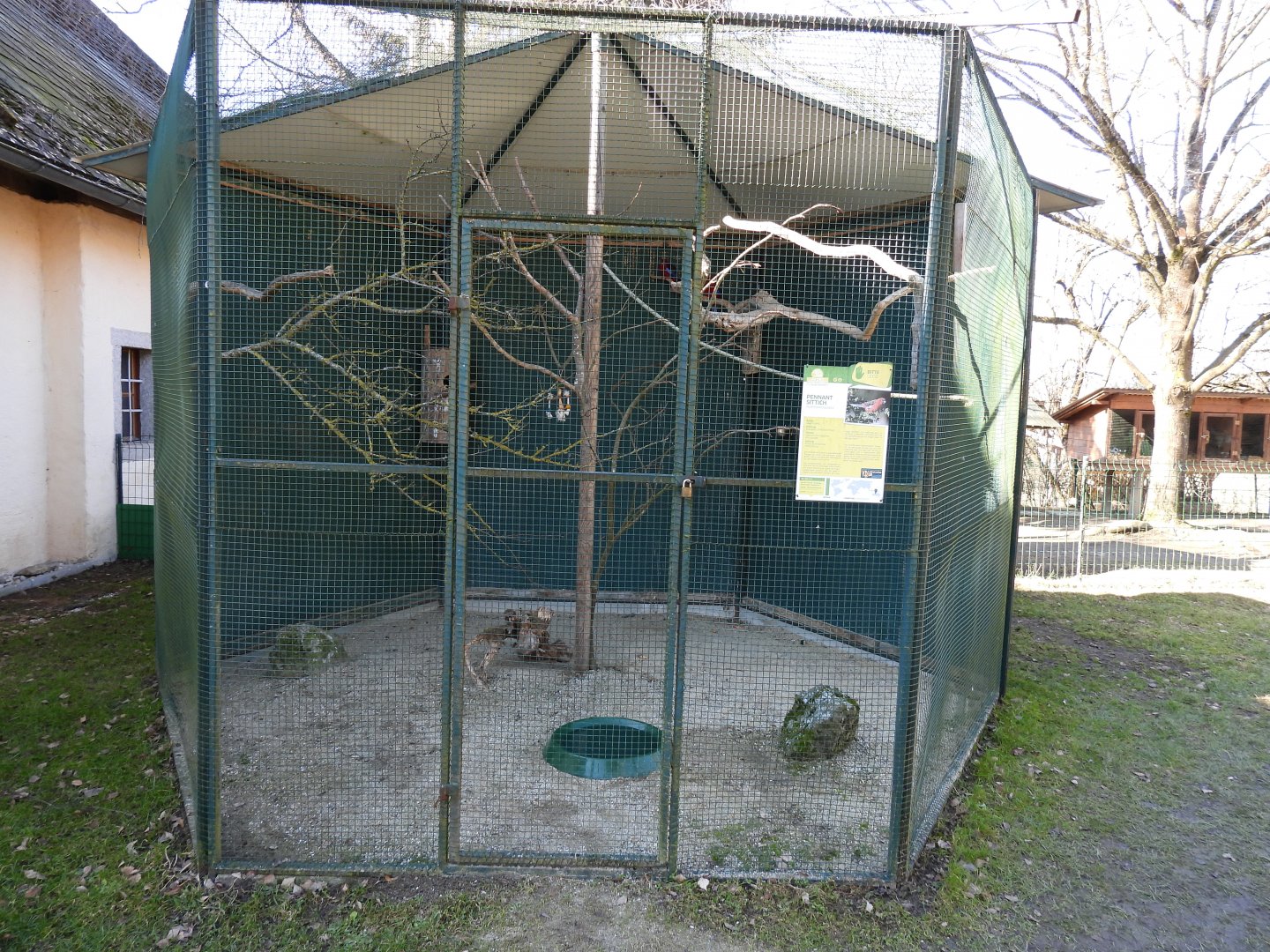 Tierpark Altenfelden - Aviary for crimson rosella