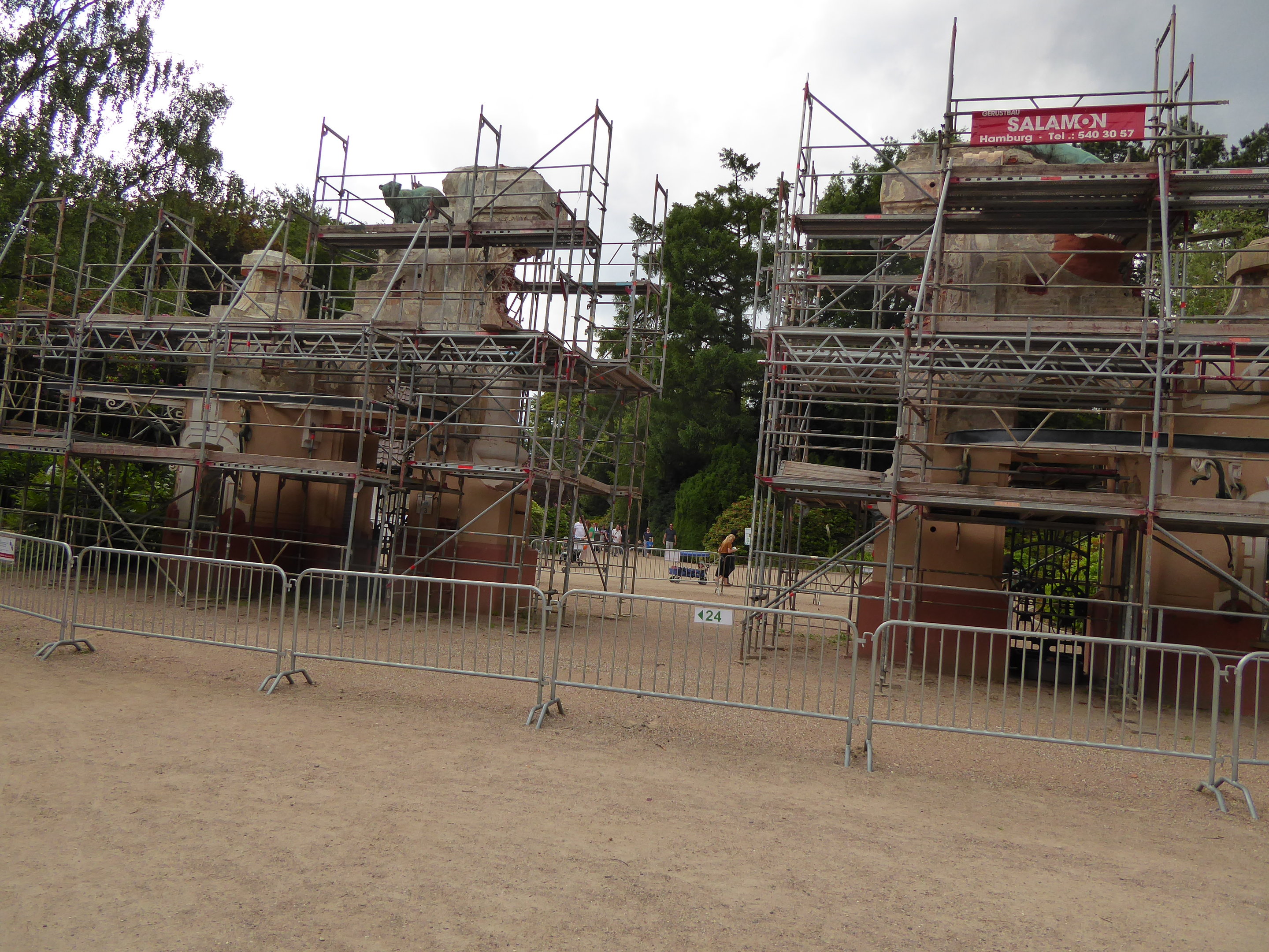 Tierpark Hagenbeck gate in poor state of repair