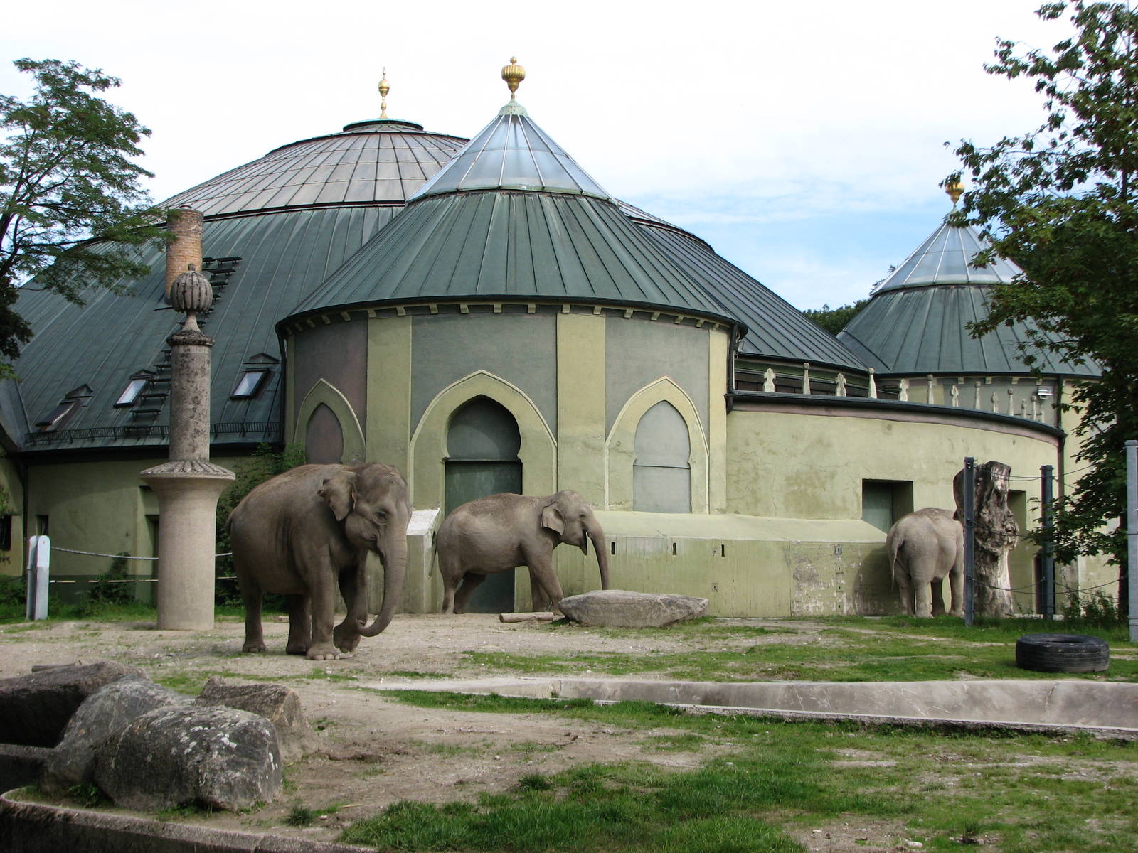 Tierpark Hellabrunn 2006 - Asiatic Elephant House and outdoor exhibit
