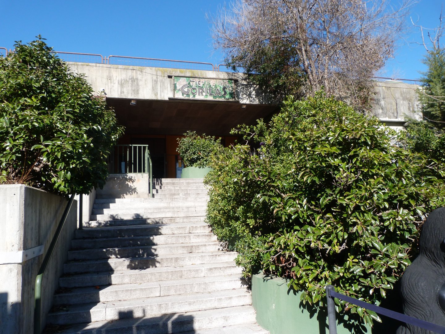 "Tierra de Gorilas" pavilion entrance -Zoo Aquarium de Madrid (2025)