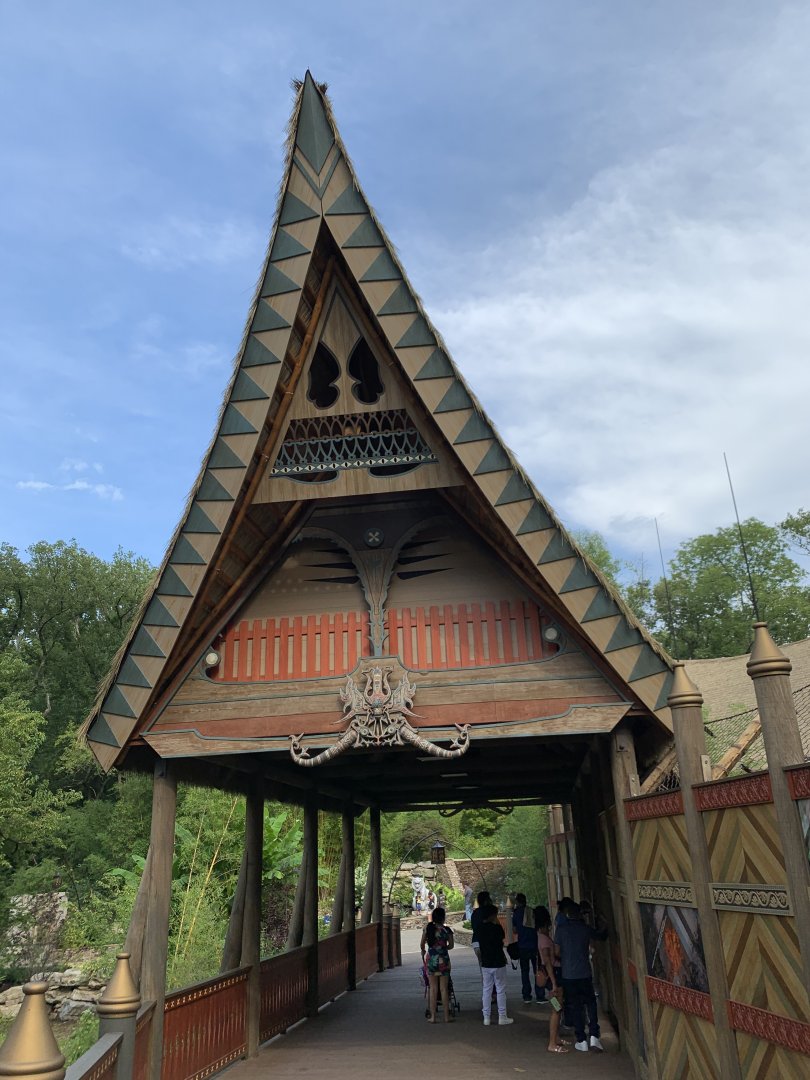 Tiger Crossroads Theming