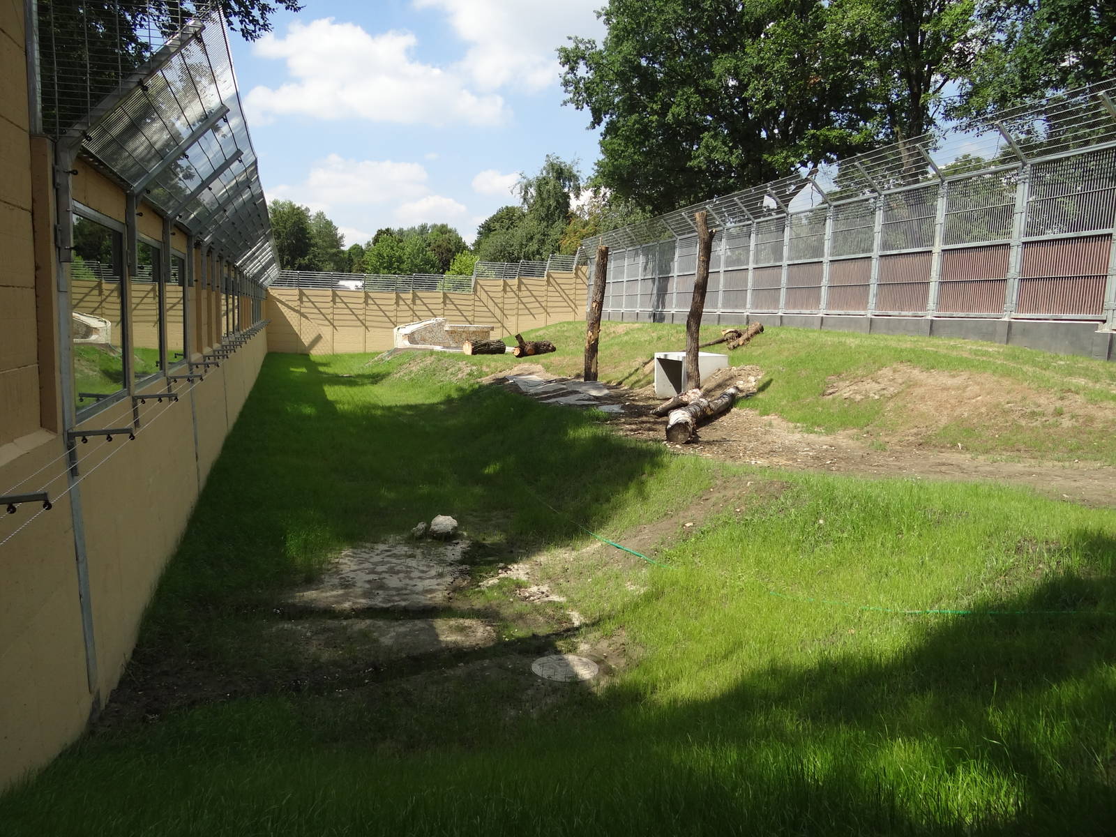 Tiger enclosure under construction