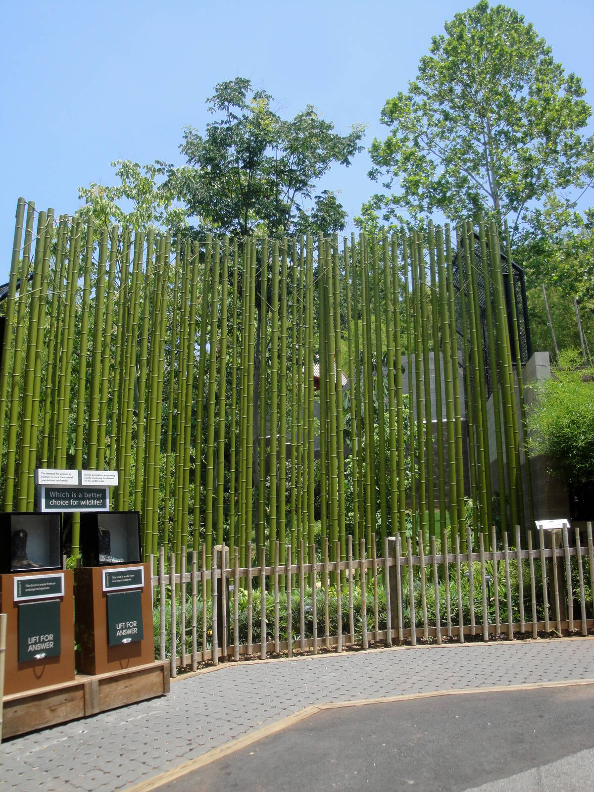 Tiger Exhibit Barrier