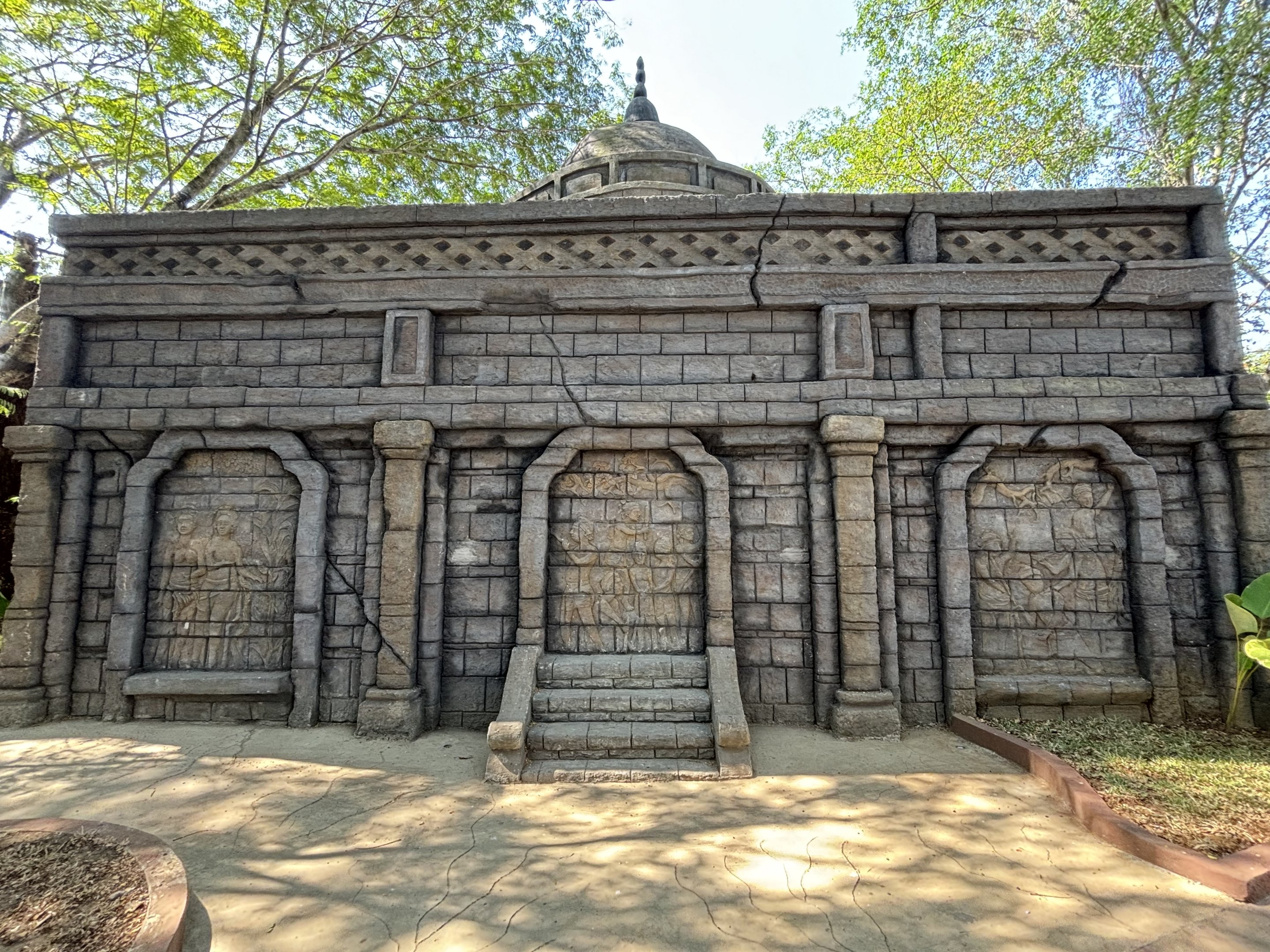 Tiger Exhibit - Solo Safari