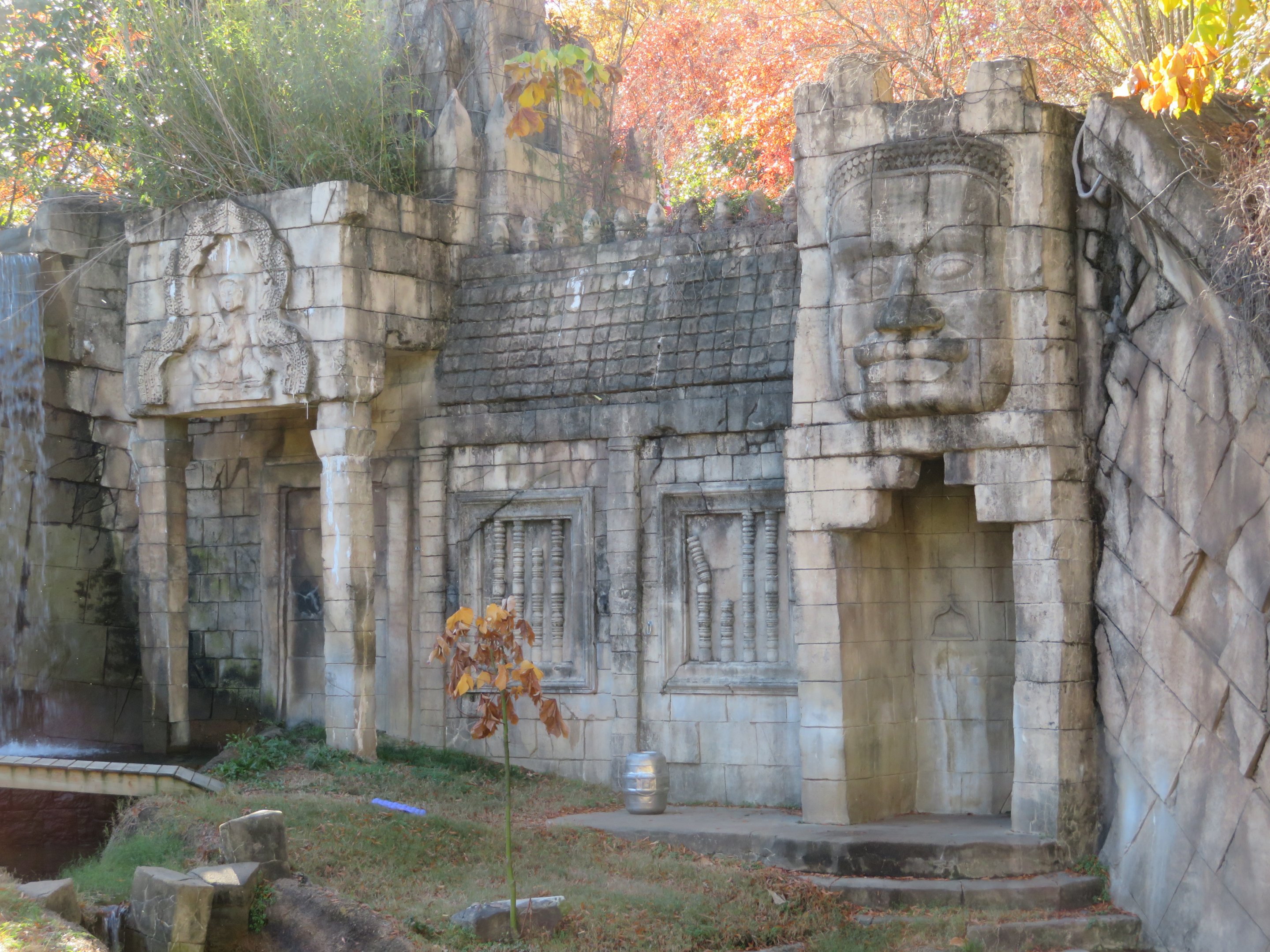 Tiger Exhibit Theming