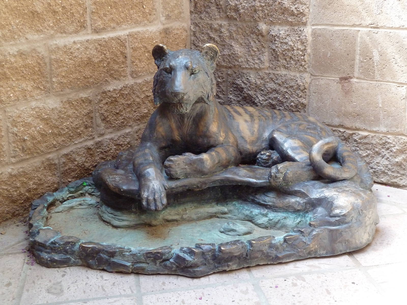 Tiger Statue