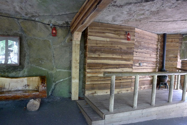 Tiger viewing shelter