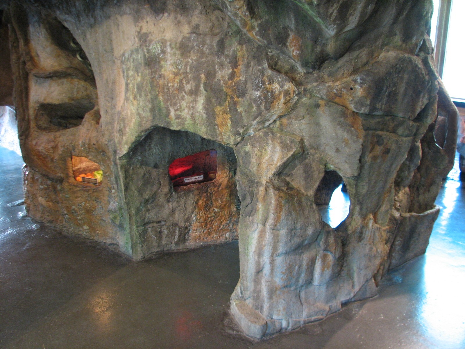 Tiny Tot Nature Spot - Discovery House - Underground Terrariums