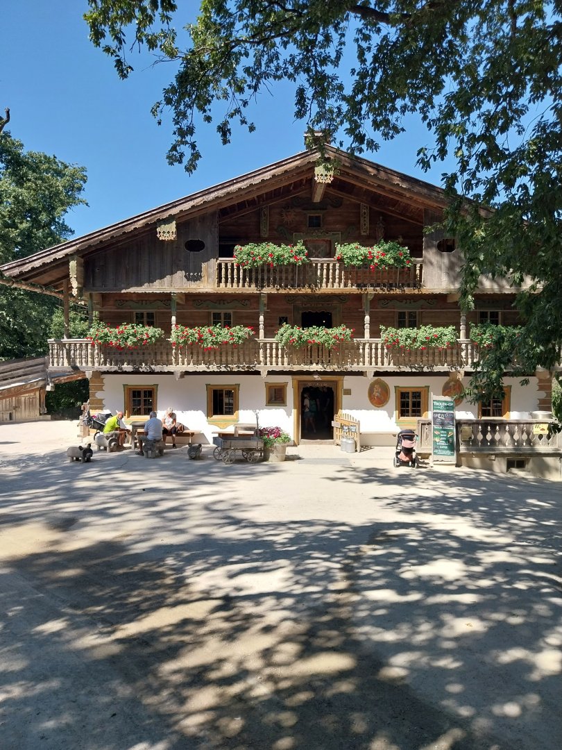 Tiroler farmhouse with artisanal farm store and coffee bar