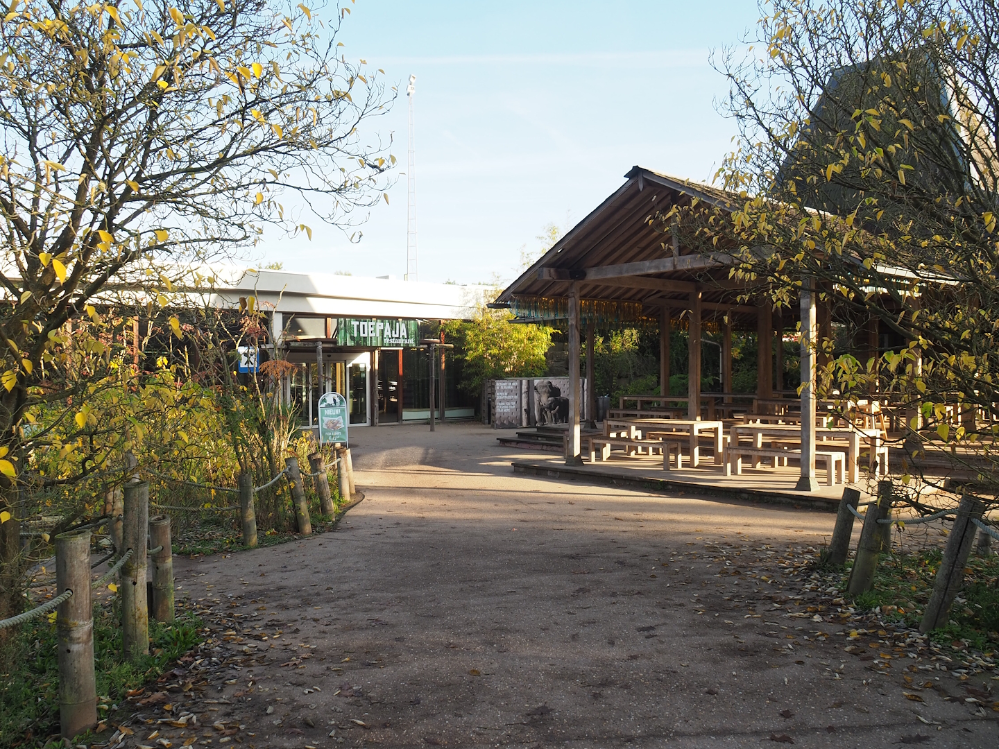 Toepaja ("Tree shrew") restaurant and covered eating area, 2022-10-19