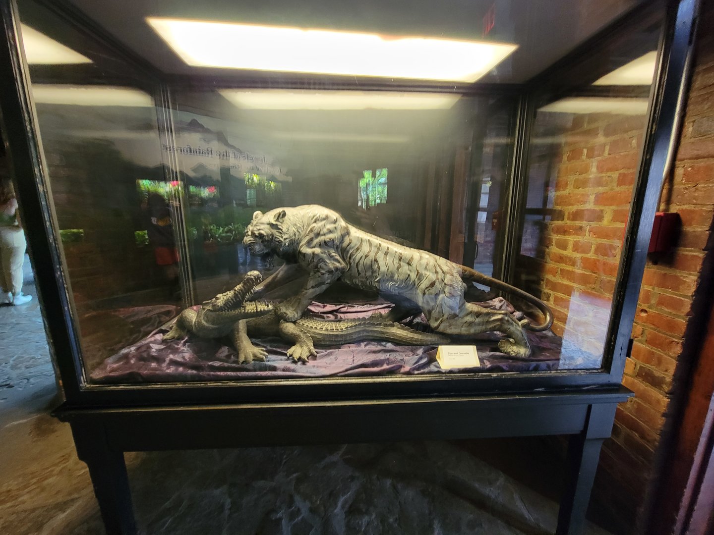 Toledo - Reptile House, Tiger fighting croc statue