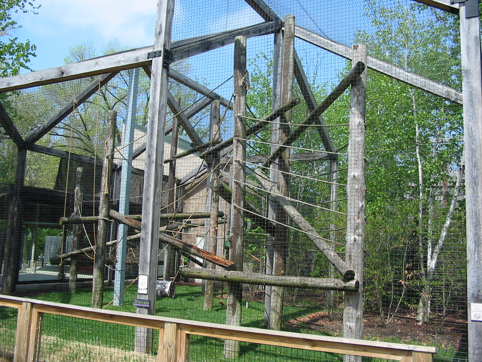 Toledo Zoo 2003 - Aspinall-style primate enclosure
