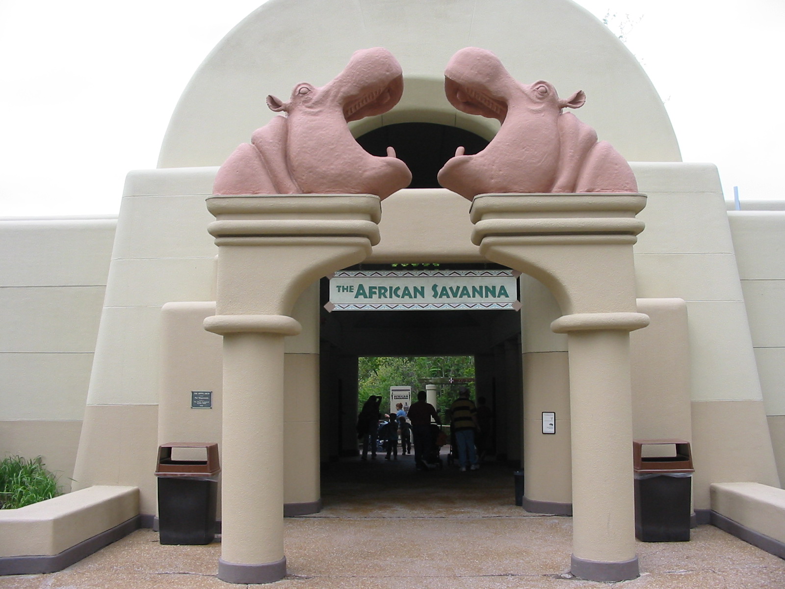 Toledo Zoo 2003 - Entrance to the African Savannah and famous Hippoquarium