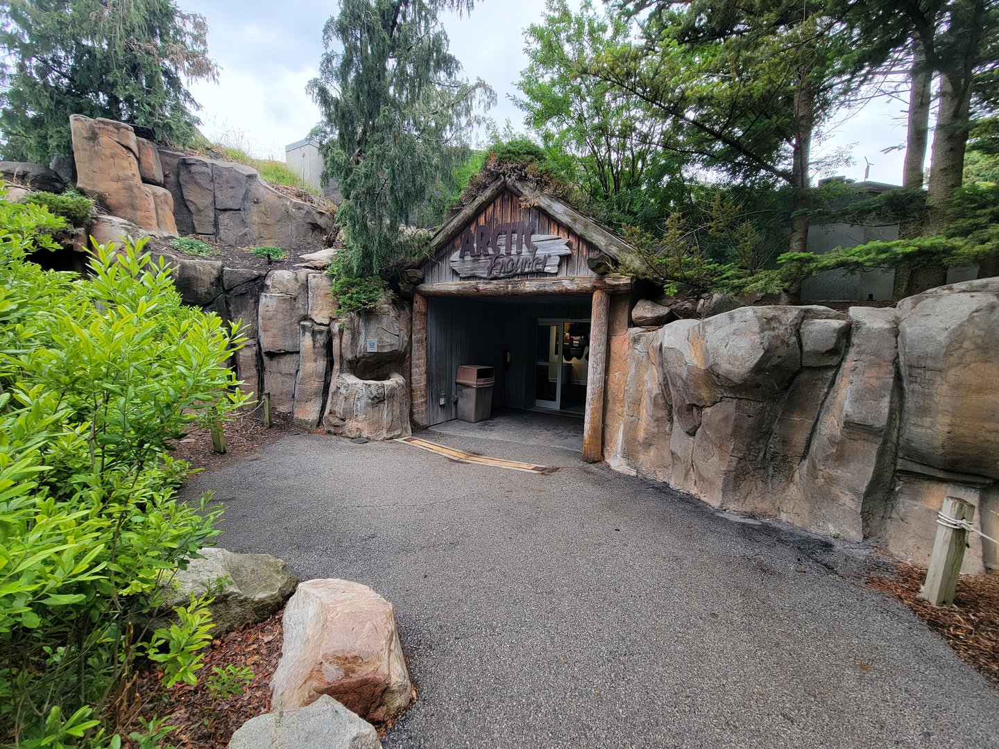 Toledo Zoo, Arctic Encounter - Polar bear-side entrance to building