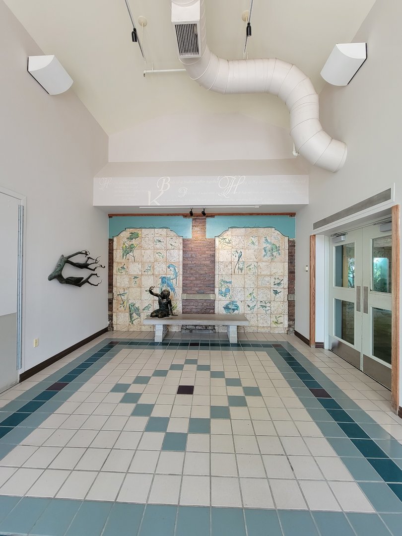 Toledo Zoo, Aviary - Entrance vestibule