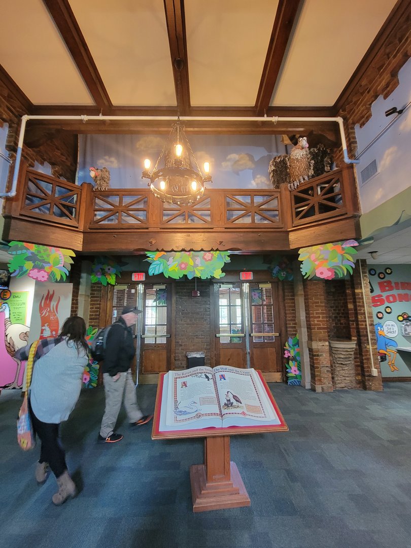 Toledo Zoo, Aviary - Theatre-themed exit area