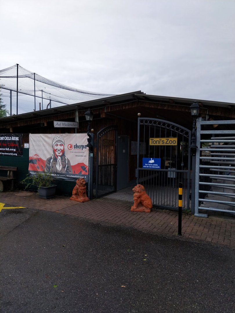 Toni's zoo Rothenburg - Entrance