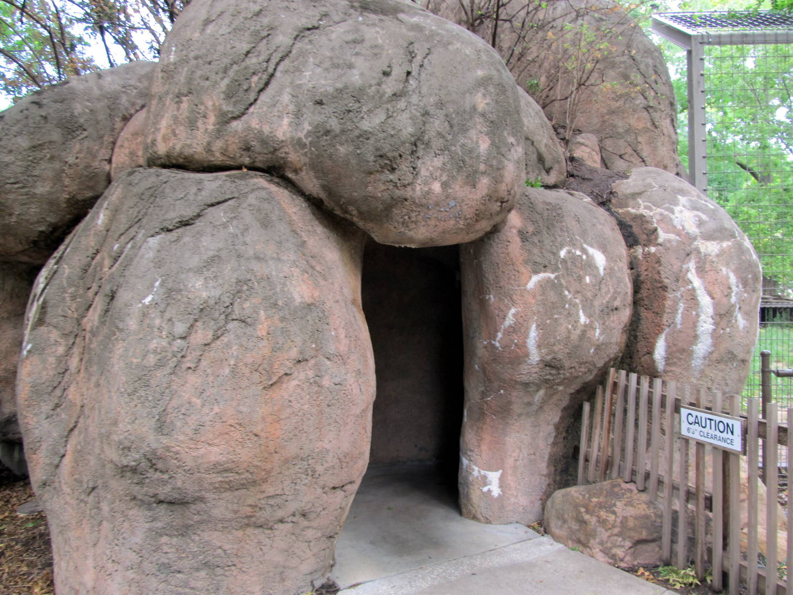 Topeka Zoo 2011 - African Lion Viewing Cave