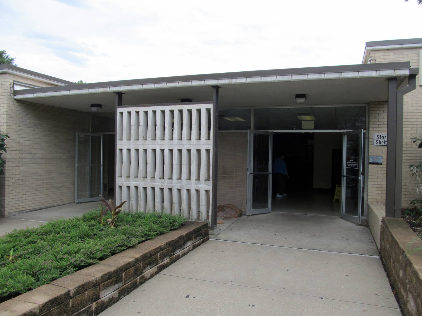Topeka Zoo 2011 - Animals and Man Building