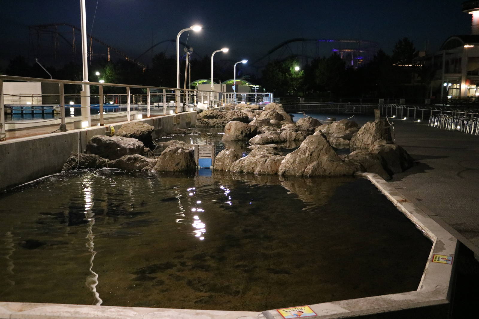 Touch/wading pools, February 2016