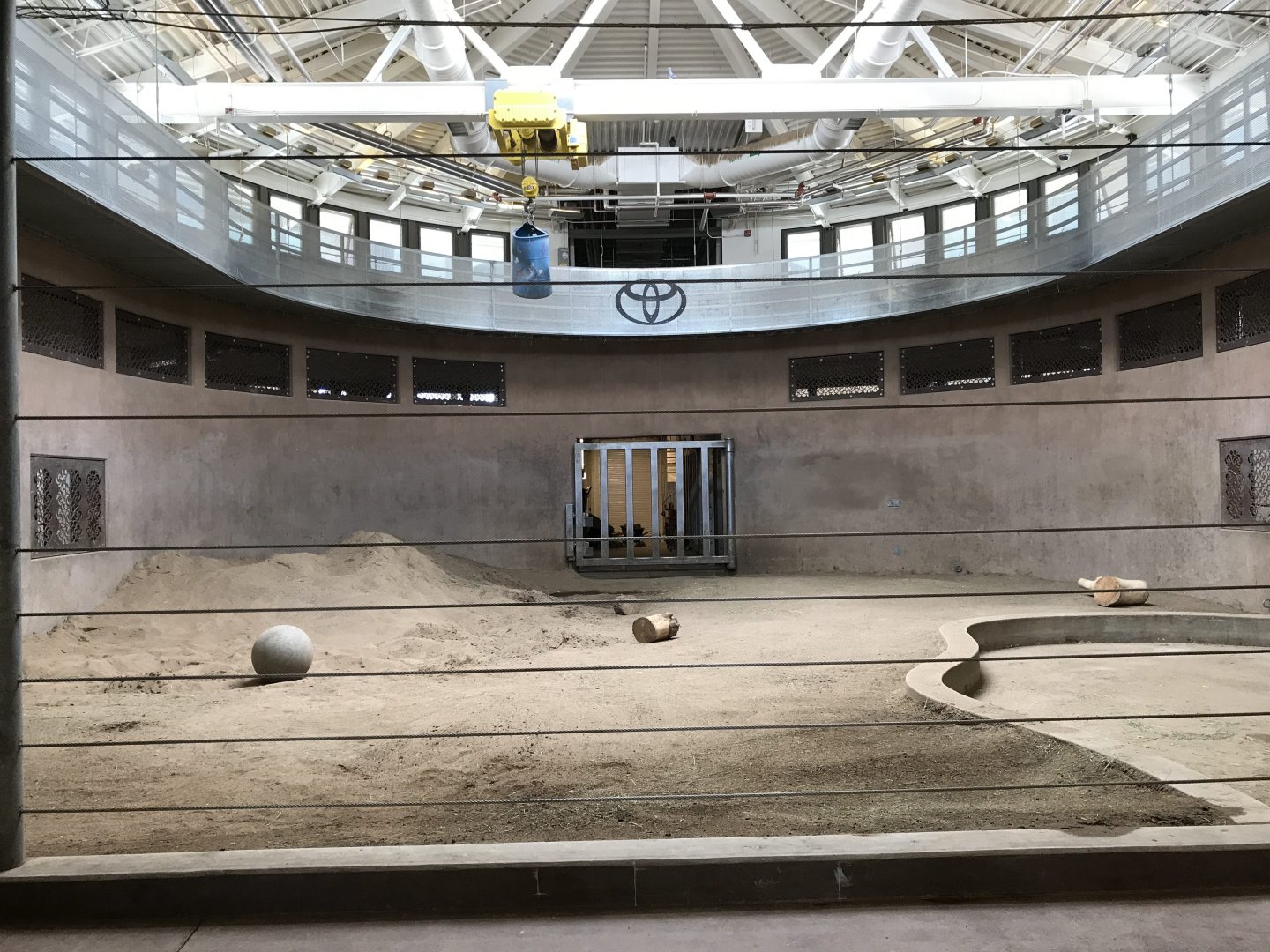 Toyota Elephant Passage - Elephant day room