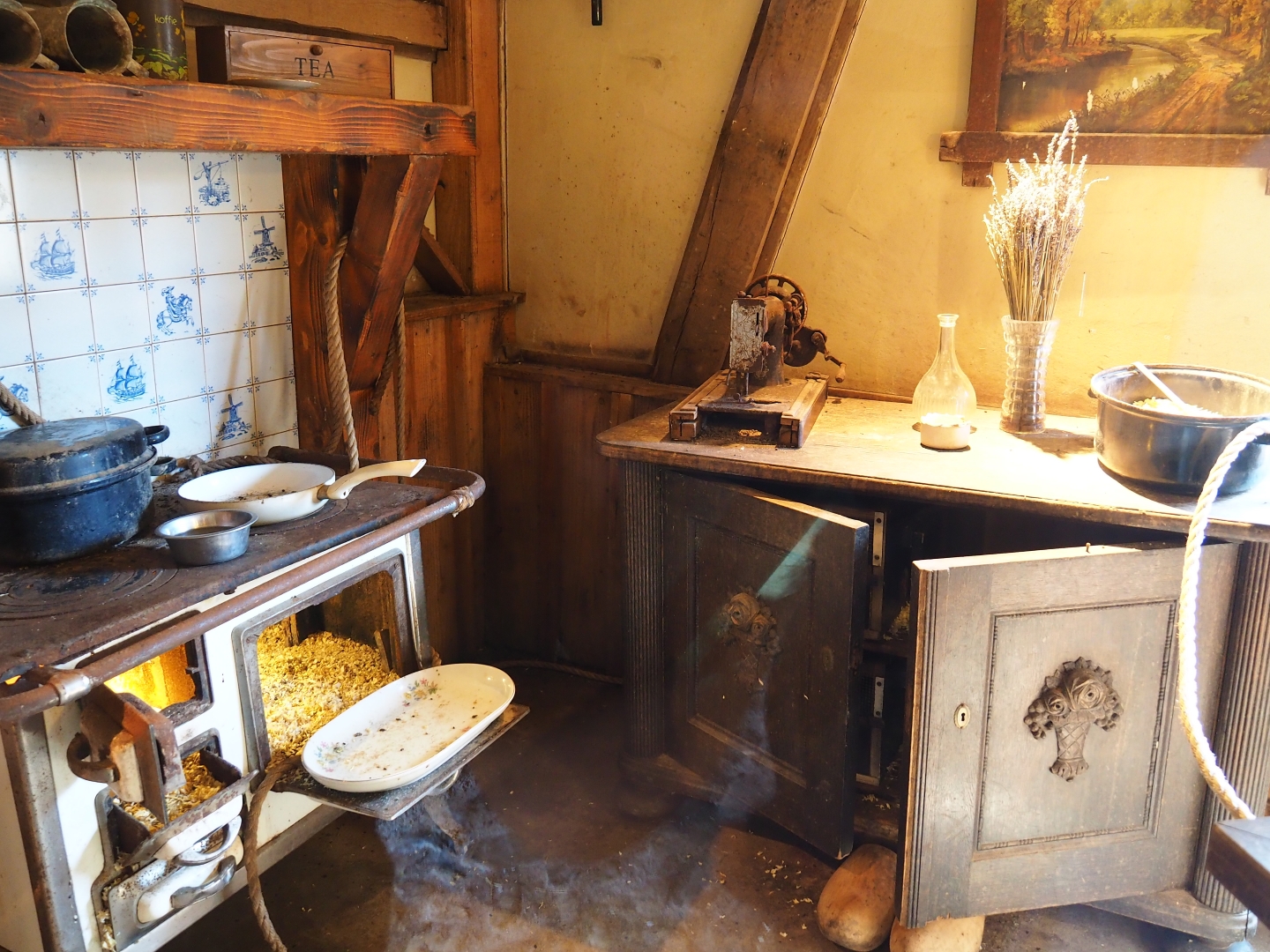 Traditional Limburg farm yard - Mouse kitchen, 2019-03-30